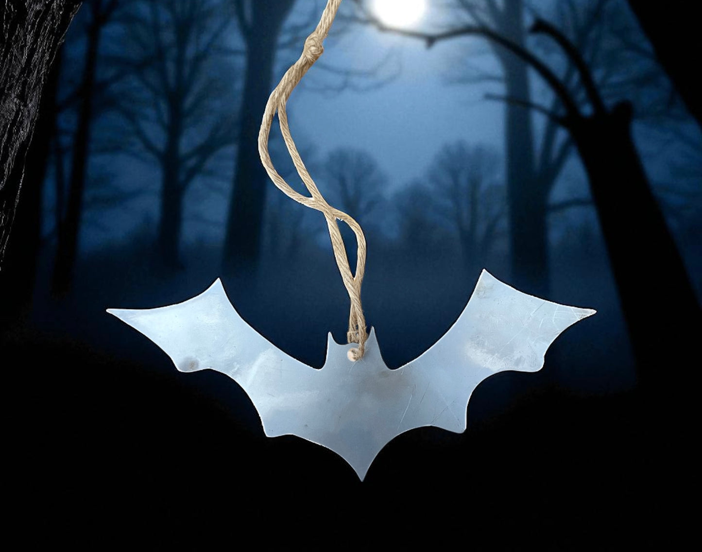 Hanging Metal Bat Ornament – Rustic Halloween Garden & Home Decoration