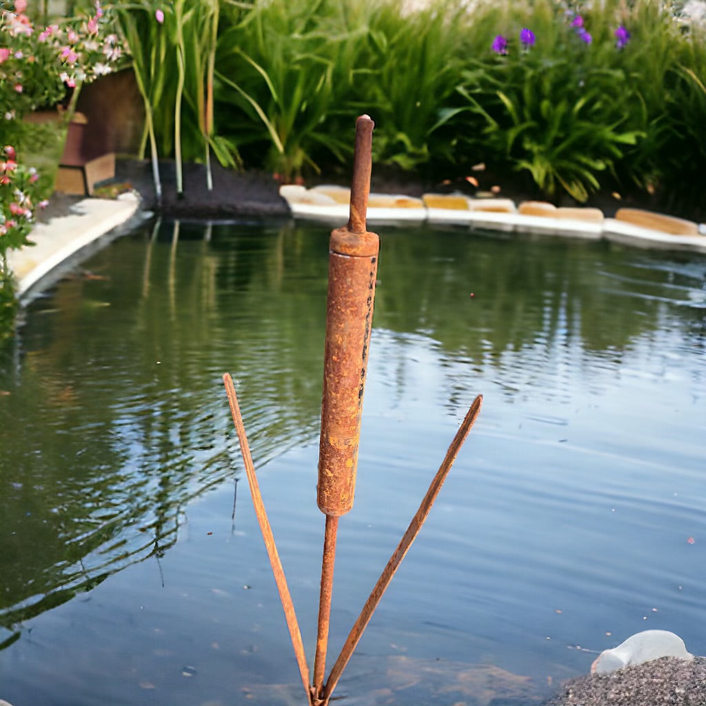 Metal Bulrush Garden Decor Stake