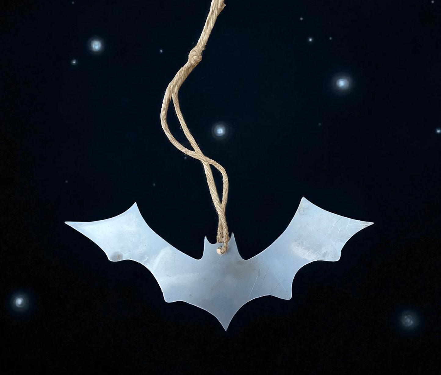 Hanging Metal Bat Ornament – Rustic Halloween Garden & Home Decoration