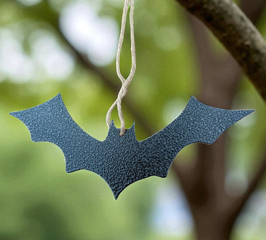 Hanging Metal Bat Ornament – Rustic Halloween Garden & Home Decoration