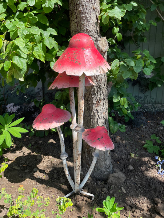 Toadstool Decorations for the Garden from Fig and Rose